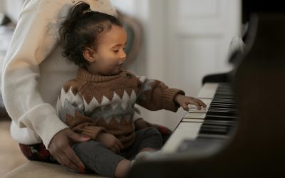 Muzyka a rozwój dziecka: Jak wpływa na nas już od płodu i jak kształtuje funkcjonowanie mózgu i całego układu nerwowego