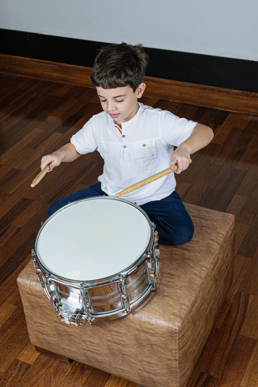 7 year old child practicing the drum lesson.